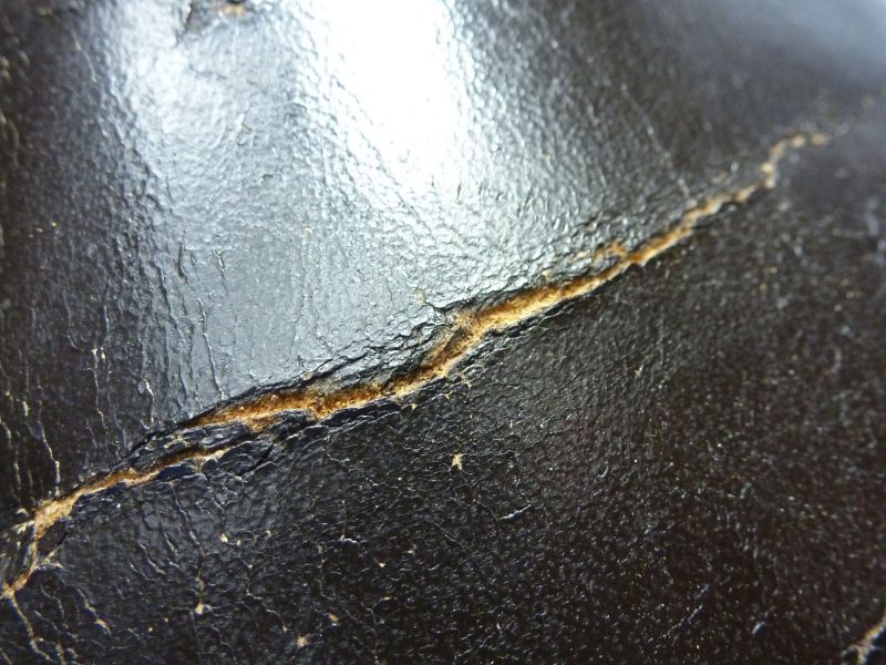Réparations des cuirs lisses fissurés et troués